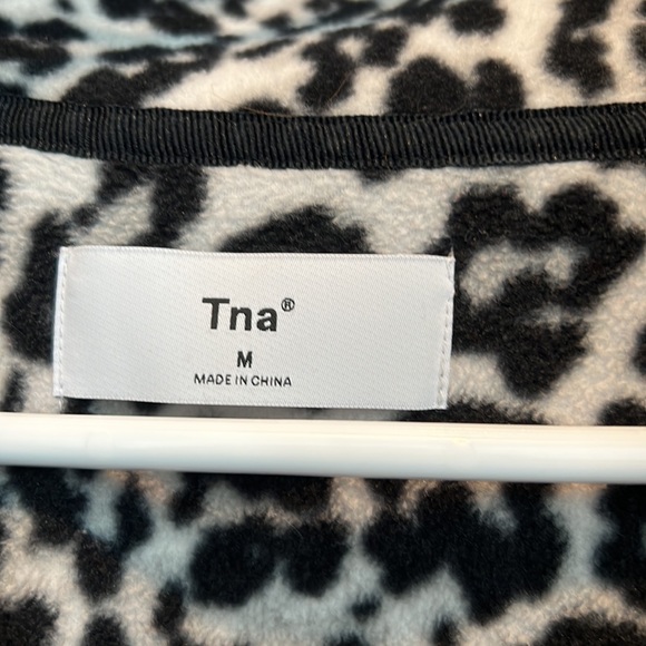 TNA Polar 1/2 Zip Sweater Leopard-print fleece sweater Snow Leopard Size M - Picture 7 of 8